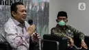 Ketua MPR Bambang Soesatyo (kiri) memberikan paparan disaksikan Menteri Koordinator bidang Pembangunan Manusia dan Kebudayaan Muhadjir Effendy dalam diskusi empat pilar di Kompleks Parlemen, Senayan, Jakarta, Rabu (2/12/2020).  (Liputan6.com/Johan Tallo)