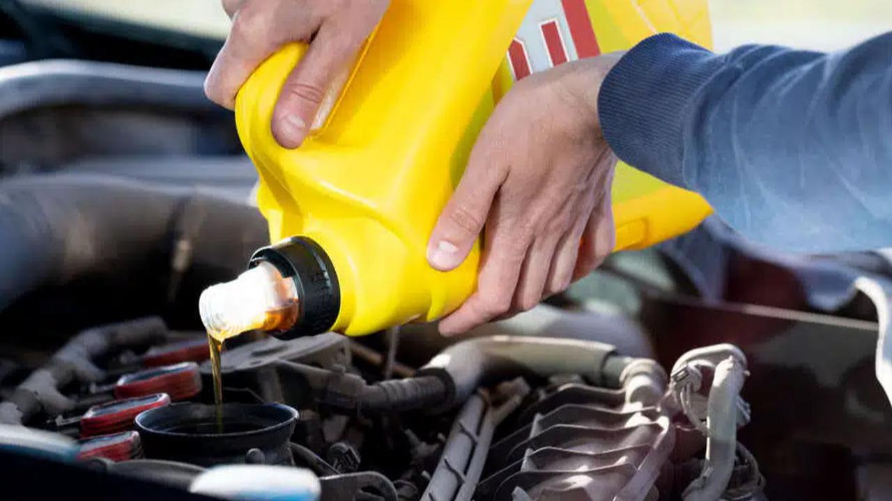Mengetahui Waktu Ideal Mengganti Oli Mobil Transmisi Otomatis