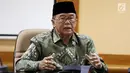 Anggota Dewan Pertimbangan Presiden, Sidarto Danusubroto saat menghadiri forum pengajian sejuk dengan tema "Islam Cinta dari Murcia" di kampus UIN Jakarta, Selasa (5/12). (Liputan6.com/JohanTallo)
