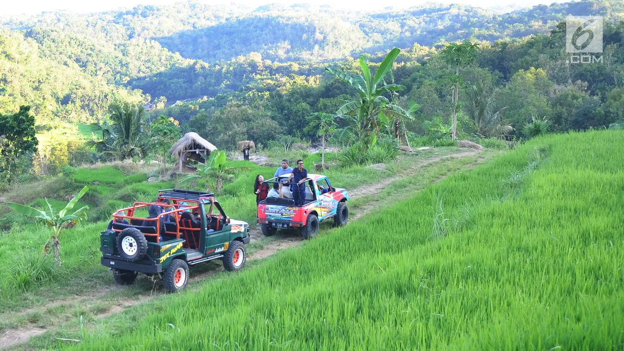 Serunya Menjelajahi Desa Wisata Kaki Langit Mangunan Dengan Mobil Jip