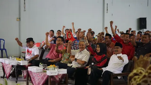 Calon Gubernur Jawa Tengah, Ganjar Pranowo di Temu Kangen Pecinta Unggas di Kaliwungu, Kendal. (Dok. Tim Media Ganjar - Taj Yasin)