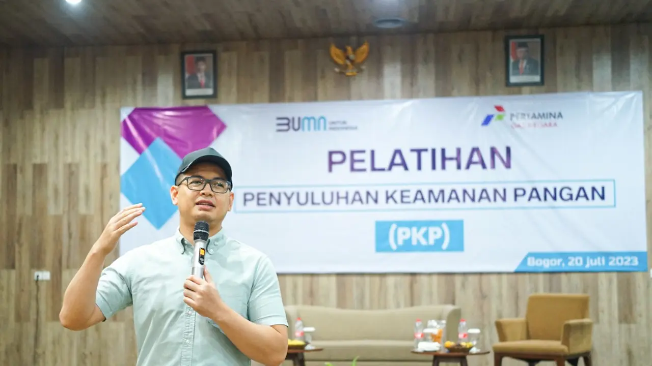 Tommy Kurniawan saat kegiatan Pelatihan Penyuluhan Keamanan Pangan yang diselenggarakan bersama mitra kerjanya.