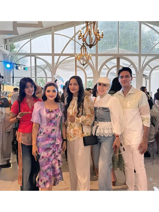 10 Potret Artis di Pesta Ultah ke-1 Azura Anak Atta-Aurel, Meriah Bertabur Bintang