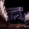 Kembang api meledak saat Upacara Penutupan Commonwealth Games 20220di Alexander Stadium di Birmingham, Inggris, Senin (8/8/2022). Bendera Olimpiade diturunkan dan diserahkan kepada Victoria, Australia yang menjadi tuan rumah CWG edisi berikutnya pada tahun 2026. (Tim Goode/PA via AP)