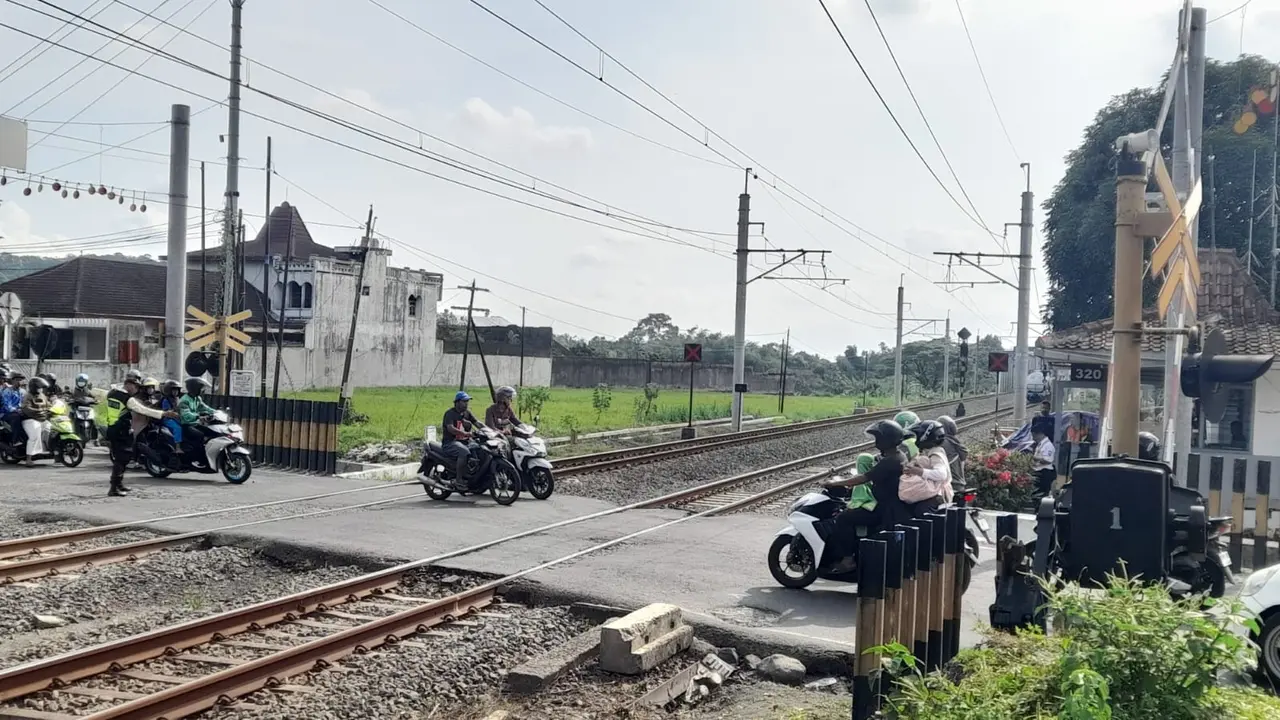 Lokasi kecelakaan kereta vs mobil dan motor