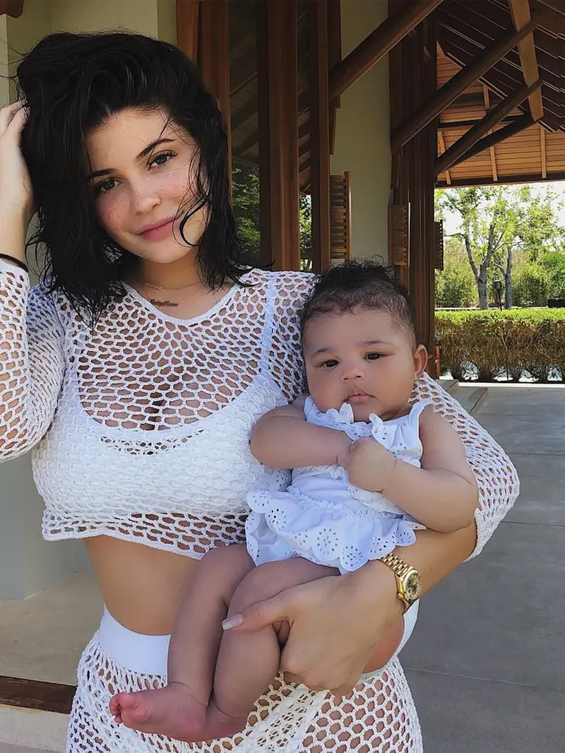 [Bintang] Kylie Jenner - Stormi