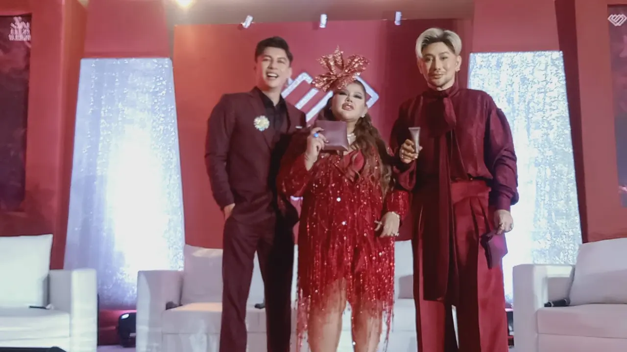 Shindy Samuel memperkenalkan Caren Delano sebagai Brand Ambassador baru untuk Glam Shine Cosmetics.
