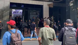 Brimob Bersenjata Jaga Ketat Polda Metro Jelang Jumpa Pers Kasus Korupsi