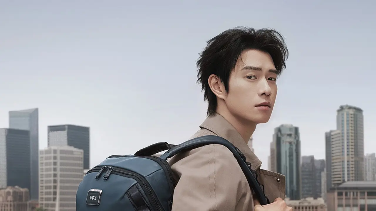 Wei Daxun Jadi Wajah Baru TUMI di Asia-Pasifik, Tampil Stylish dalam Kampanye 19 Degree Lite