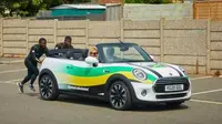 Unik, Para Atlet Berlatih dengan Cara Dorong Mobil