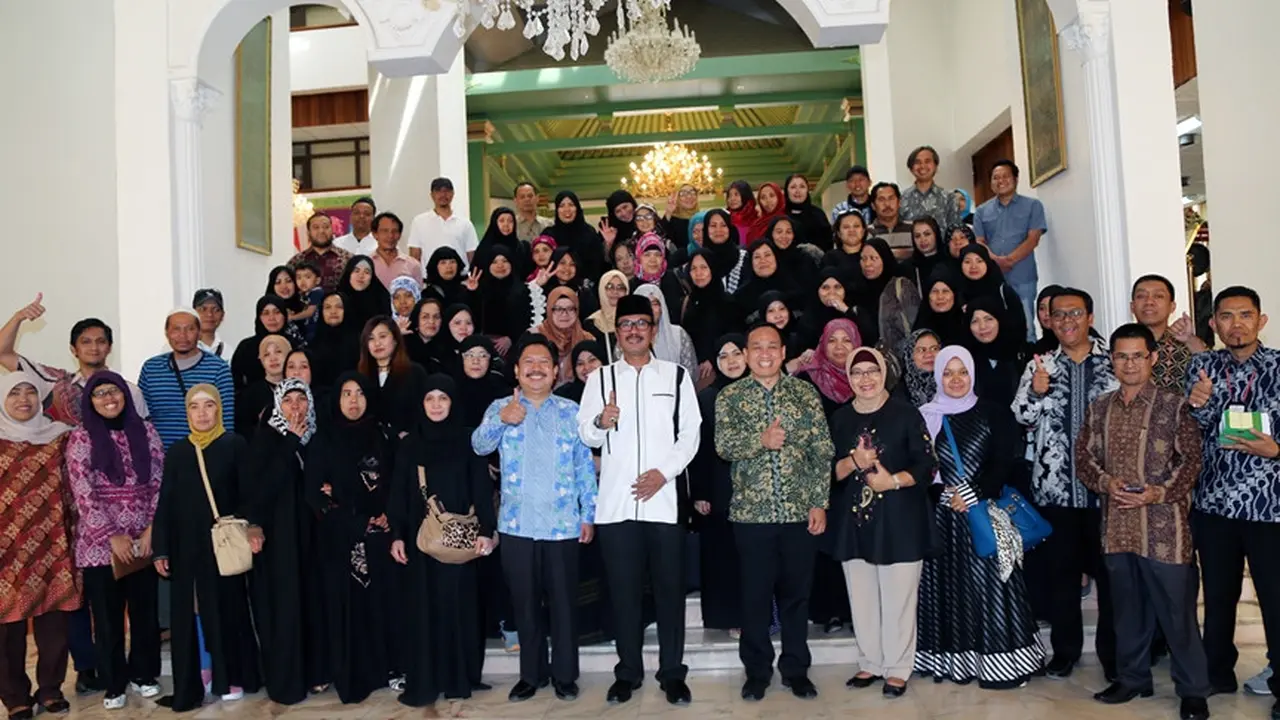 KBRI Riyadh bersama WNI peserta amnesti dari Arab Saudi.  (Dokumentasi KBRI Riyadh)