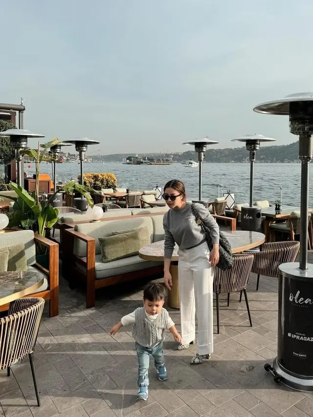 Baby Issa anak Nikita Willy tampil stylish saat liburan di Turki