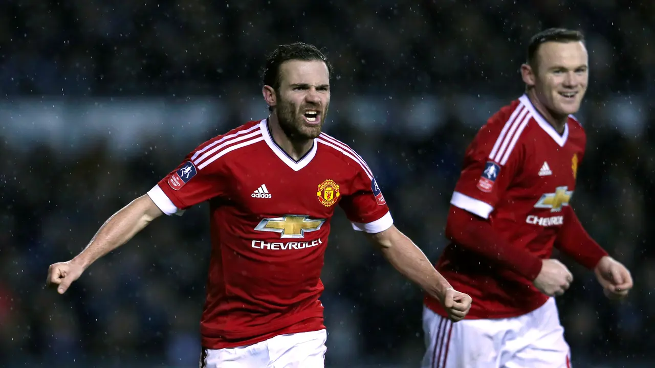Juan Mata dan Wayne Rooney