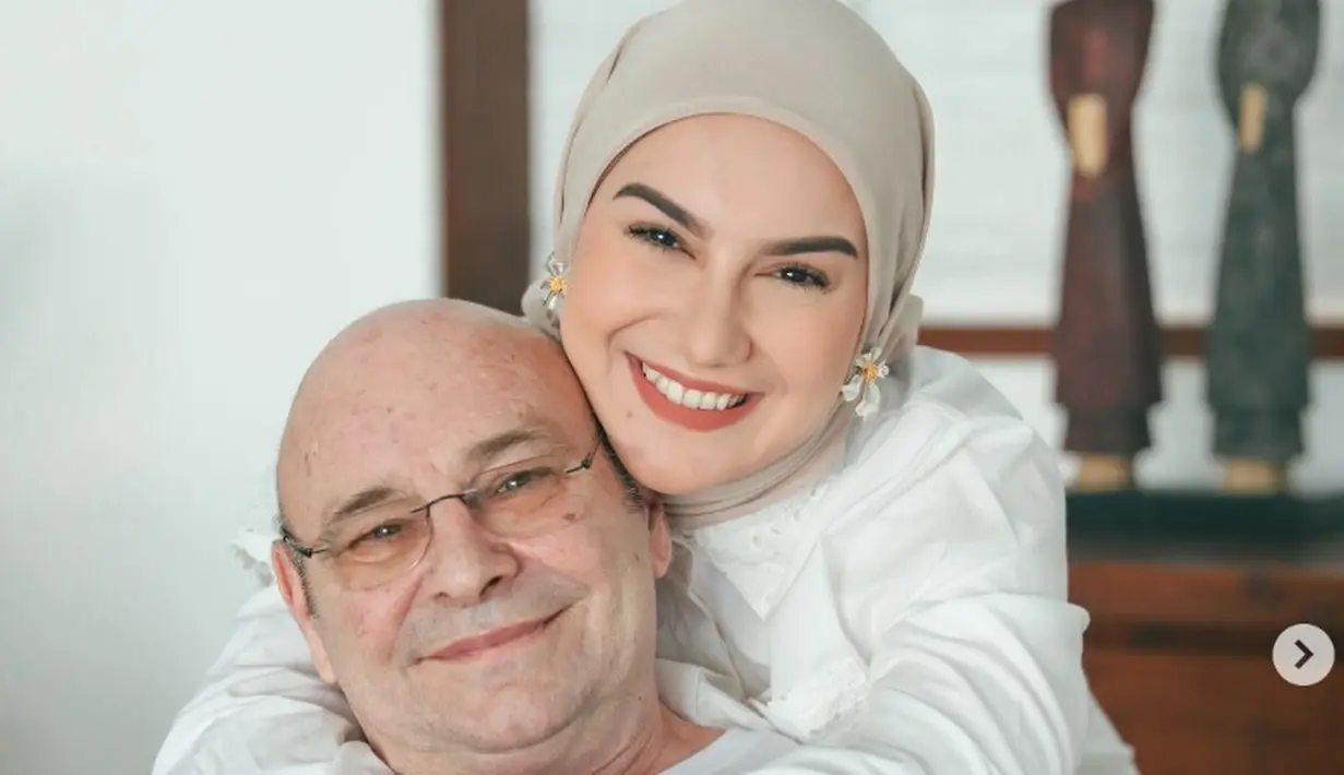 <p>Irish Bella dan ayahnya, Johan De Beule. (Instagram @debeulejohan2018)</p>