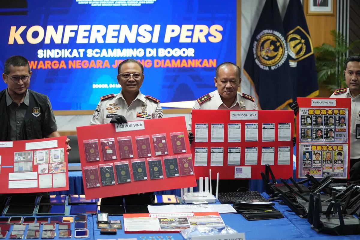 FOTO: Imigrasi Bogor Bongkar Sindikat Penipuan Online Warga Jepang di Sentul