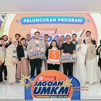  Head of Corporate Affairs Shopee Indonesia, Satrya Pinandita, Founder &amp; CMO BLP Beauty, Lizzie Parra, dan Senior Director of Brand Marketing Shopee Indonesia, Jerry Gunawan meresmikan program kompetisi UMKM perdana dari Shopee bersama 20 besar finalis Jagoan UMKM.