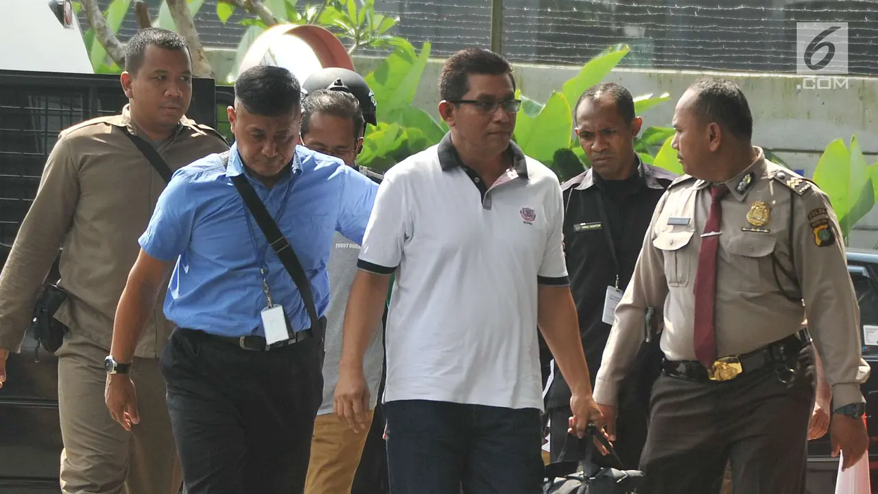 Enam Orang Terkait OTT Pejabat Jatim Dibawa ke Gedung KPK 