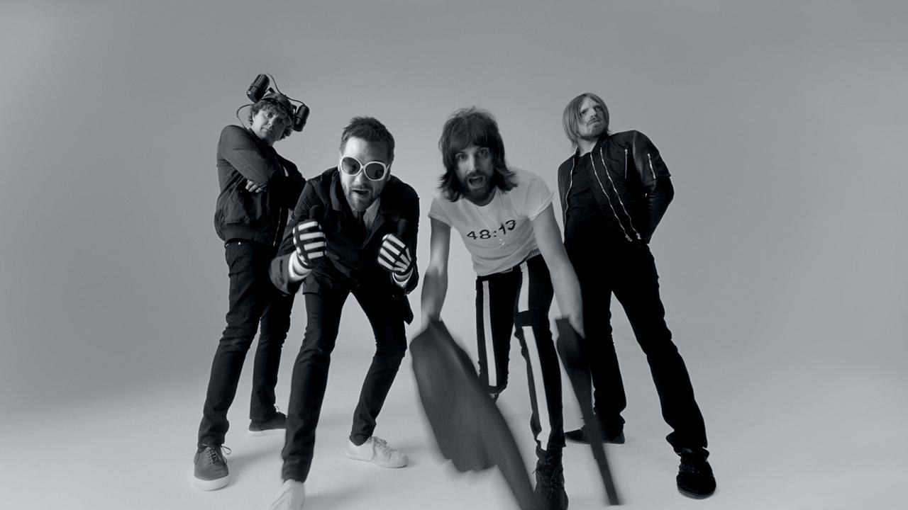 Vokalis Kasabian Ingin Agar Rihanna dan Miley Cyrus Disensor