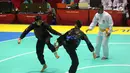 Pesilat Indonesia, Komang Harik Adi Putra (merah) melawan Mohd Al Jufferi Jamari (biru) asal Malaysia di final Kelas E Putra Asian Games 2018, Jakarta, Senin (27/8). Komang dinyatakan menang teknik atas Mohd Al Jufferi Jamari. (Merdeka.com/Arie Basuki)