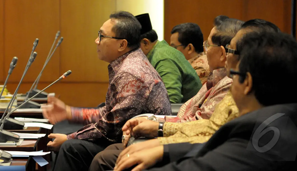 Ketua MPR Zulkifli Hasan berharap 4 kementerian yang diundang bisa mensosialisasikan 4 konsensus kehidupan berbangsa dan bernegara yaitu Pancasila, UUD 1945, NKRI dan Bhinneka Tunggal Ika, Jakarta, Rabu (4/2/2015). (Liputan6.com/Andrian M Tunay)