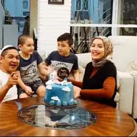 Pasha Ungu rayakan ultah anak keduanya dengan Adelia (Instagram/adeliapasha)