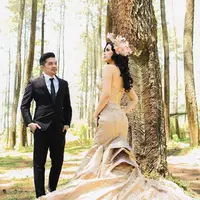 Saat ditemui dalam peluncuran Official Trailer dan Poster film Hongkong Kasarung belum lama ini, ia mengaku persiapan pernikahan pernikahannya telah mencapai 80 persen. (Instagram/selvikitty)