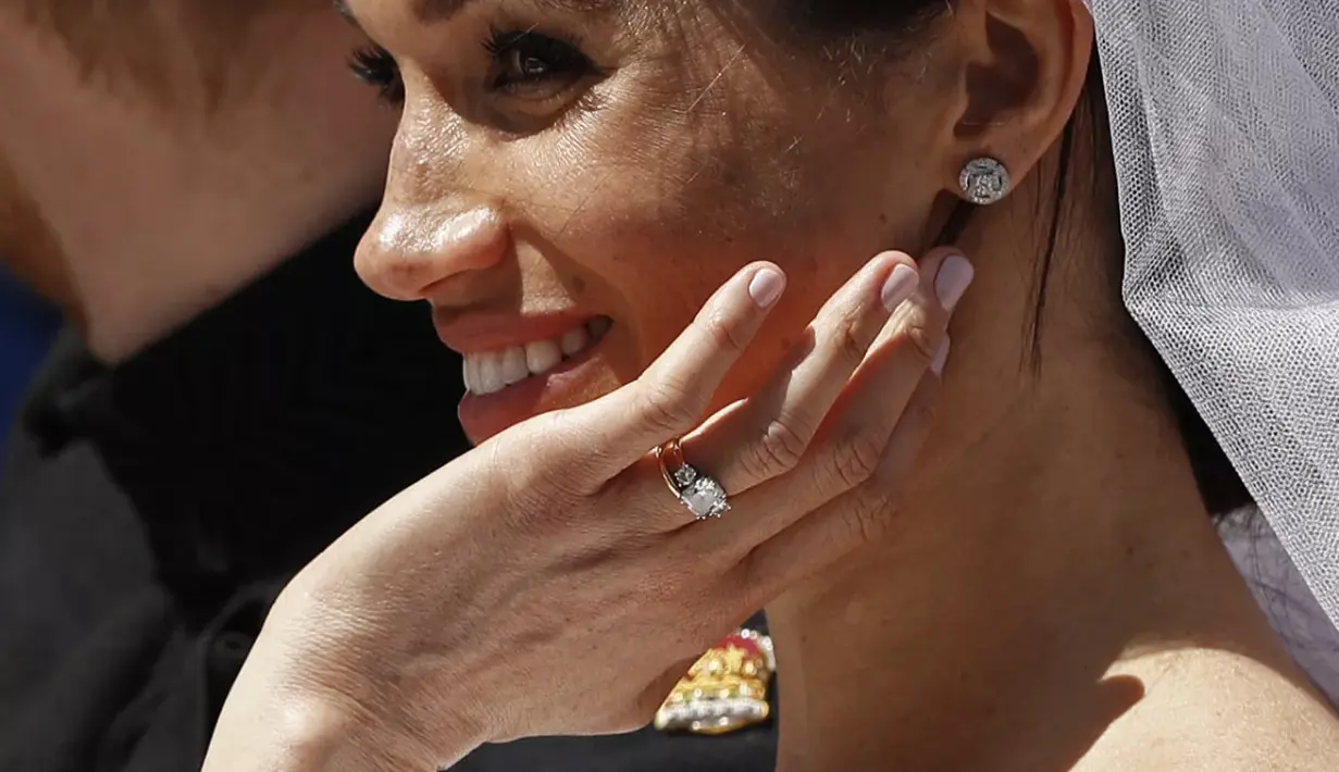 <p>Pangeran Harry melamar Meghan Markle dengan cincin berlian dari Botswana, tempat di mana pasangan ini menghabiskan waktu bersama di awal hubungan mereka. [Foto: Instagram/ Meghan Markle]</p>