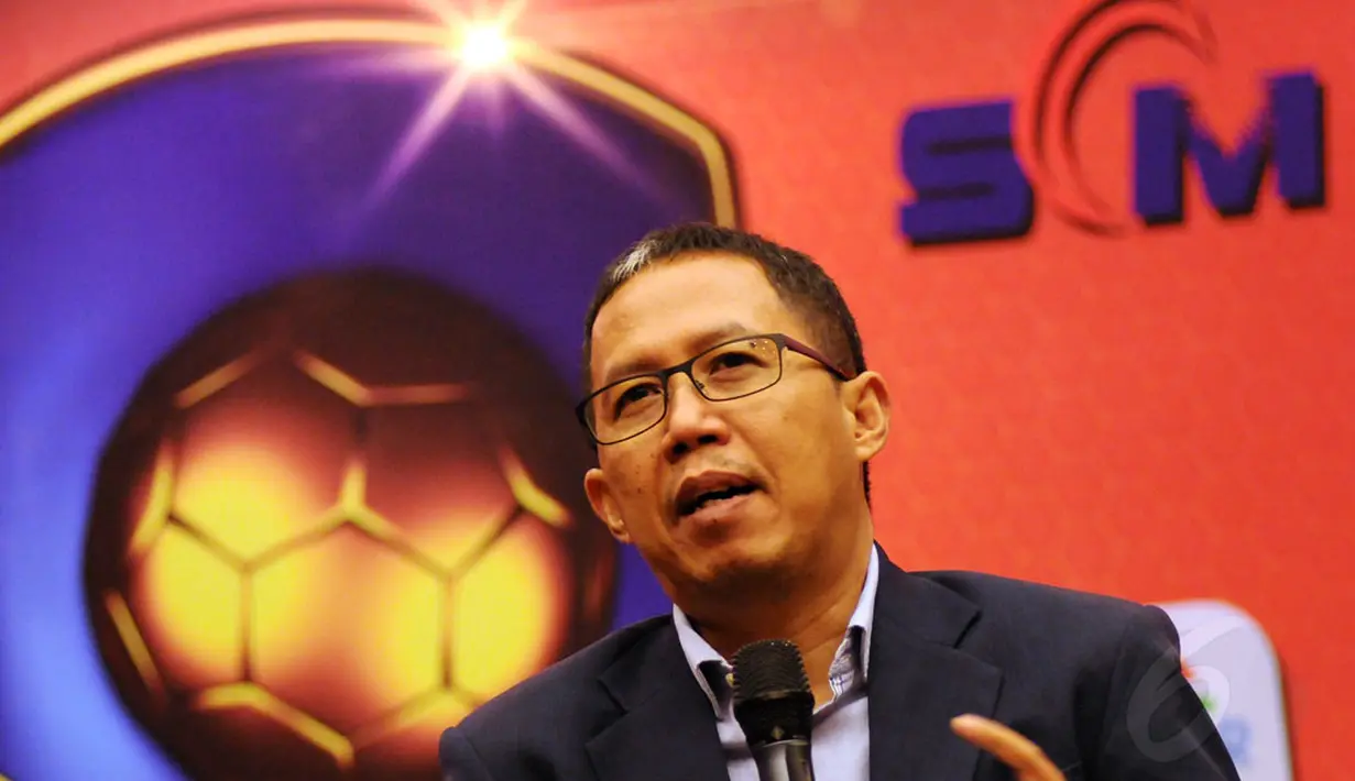 Sekretaris Jendral PSSI, Joko Driyono memberikan sejumlah keterangan saat konferensi pers jelang turnamen pramusim Surya Citra Media (SCM) Cup 2015, Jakarta, Senin (12/1). SCM Cup akan digelar pada 17-27 Januari 2015. (Liputan6.com/Helmi Fithriansyah)