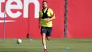 Pemain Barcelona, Jordi Alba, saat mengikuti latihan di Ciutat Esportiva Joan Gamper, Sant Joan Despi, Jumat (8/5/2020) waktu setempat. Barcelona kembali menjalani latihan usai seluruh pemain tim utama dinyatakan negatif COVID-19. (AFP/Miguel Ruiz)