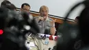 PLT Dirjen Perhubungan Udara Djoko Murjatmojo memaparkan hilangnya maskapai AirAsia QZ8501 di Gedung Otoritas Bandara Udara, Jakarta, Minggu (28/12/2014). (Liputan6.com/Faizal Fanani)