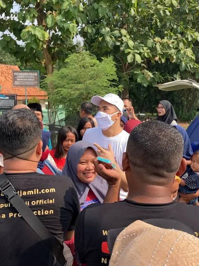 7 Momen Saipul Jamil Pulang Ke Kampung Halaman, Disambut Tradisi Sawer Koin