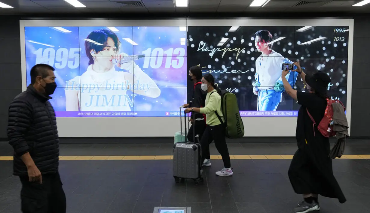 Kemeriahan Ultah Jimin BTS di Kota Seoul. (Foto: (AP Photo/Ahn Young-joon)