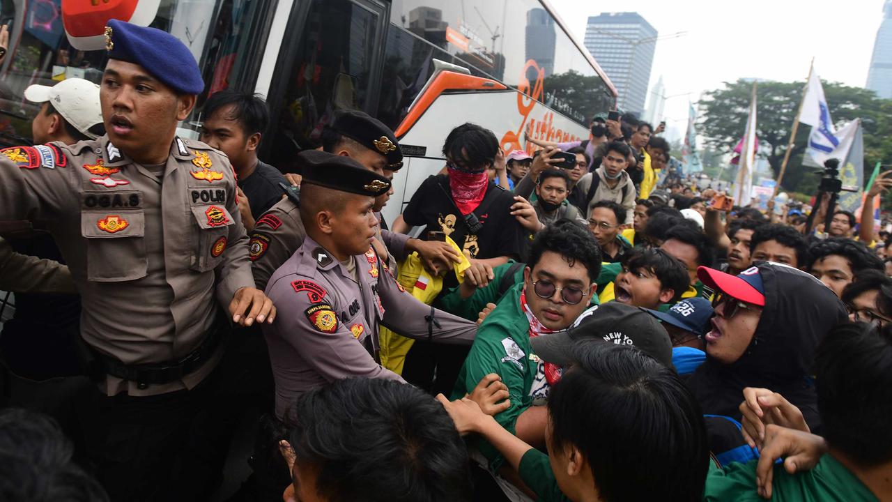 Aksi Mahasiswa di Thamrin Diwarnai Saling Dorong