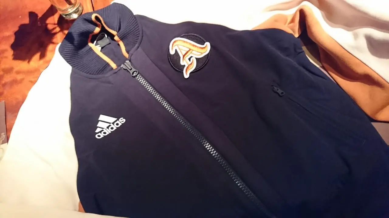 Pesan Tersembunyi dari 3 Desain Patch Jaket Adidas yang Indonesia Banget