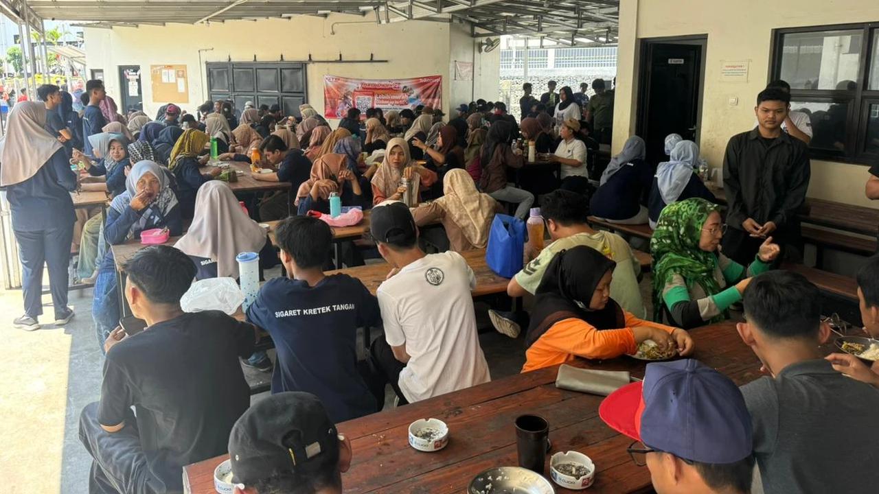 Cerita Karyawan Difabel Rokok HS: Dulu Sering Ditolak Kerja, Kini Mampu Lunasi Utang
