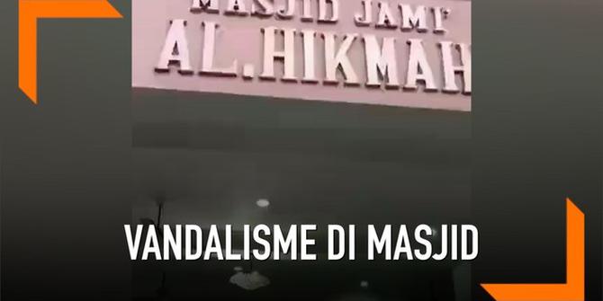 VIDEO: Kelewatan, Pria Gambar Kemaluan di Masjid Cilandak