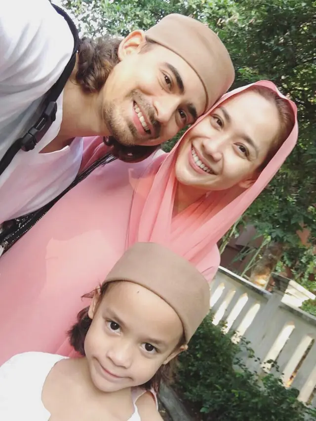 6 Pesona Bunga Citra Lestari saat Pakai Hijab, Makin Anggun