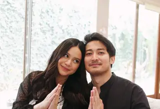 Intip pesona keibuan Hanggini dengan makeup minimalis di hari Lebaran (@luthfiaulia)