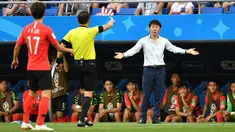 Pelatih Timnas Indonesia, Shin Tae-yong (kanan) pernah sukses membawa Korea Selatan mengalahkan Timnas Jerman di kancah Piala Dunia 2018. Sejak bergabung dengan Timnas Indonesia sejak akhir Desember 2019, STY belum pernah satu kalipun mempersembahkan gelar juara bagi Indonesia. Di ajang Piala Dunia 2023, STY bersama Timnas Indonesia berambisi untuk menunjukkan diri dengan target lolos dari grup D yang dihuni oleh Jepang, Irak, dan Vietnam. (AFP/Joe Klamar)