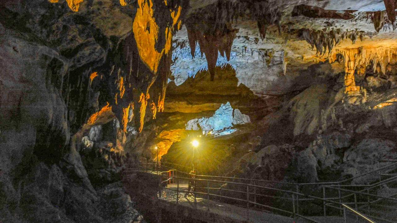 FOTO: Pesona Stalaktit dan Stalagmit Goa Lowo, Keajaiban Alam Trenggalek