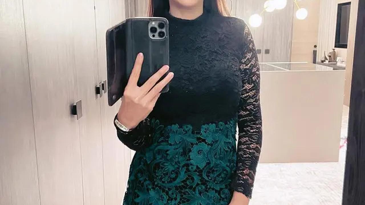 8 Gaya Dress Brokat Hitam Maia Estianty, Modelnya Elegan dan Anggun
