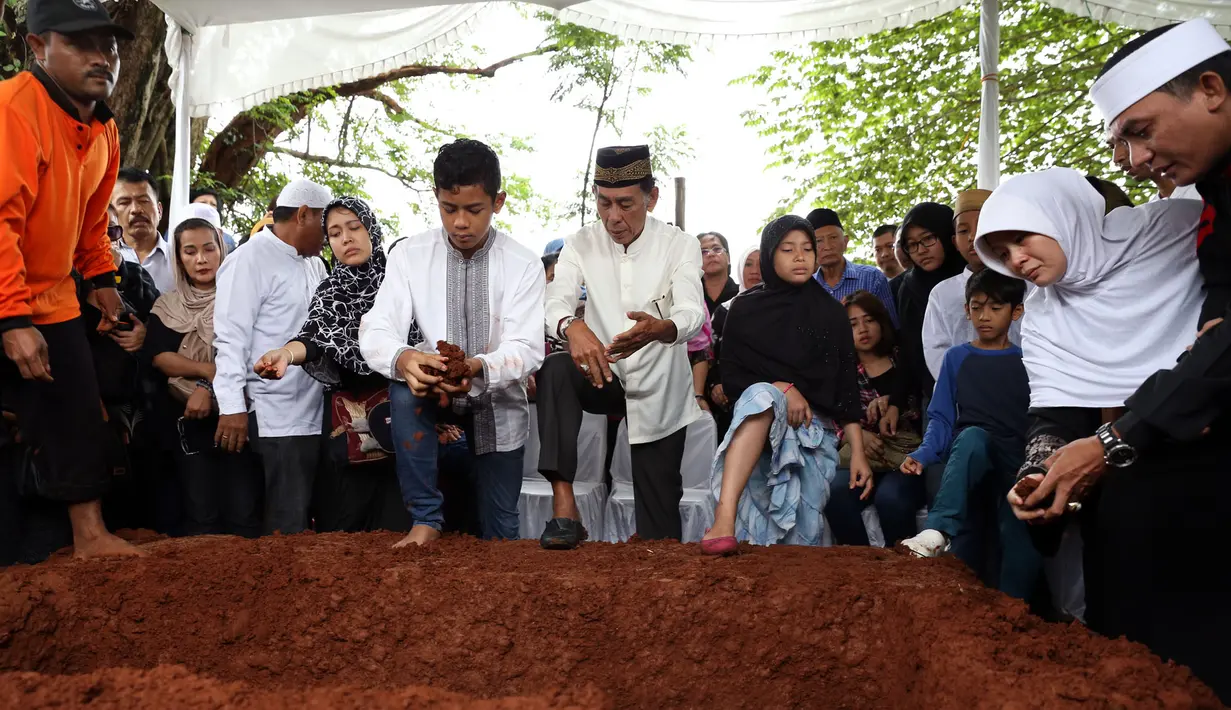 Yanni Libels dimakamkan di TPU Tanah Kusir