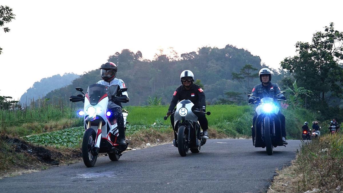 Tampilan Keren Honda PCX dengan Berbagai Gaya Modifikasi - Otomotif