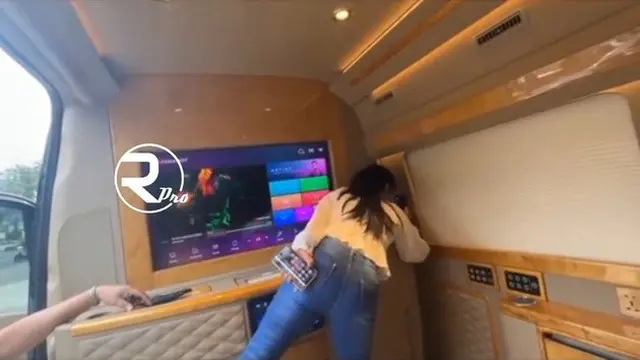 Mobil Dewi Perssik. (Foto: Youtube/Rosliana Project)