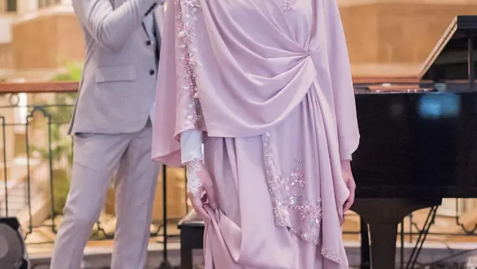 [Bintang] Tampil Modis, Lihat 5 Gaya Seleb yang Mantap Berhijab di Lebaran Tahun Pertama