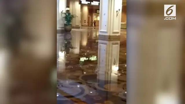 Sebuah hotel mewah di Las Vegas-Nevada tergenang air. Ribuan tamu di hotel tersebut pun terpaksa direlokasi.