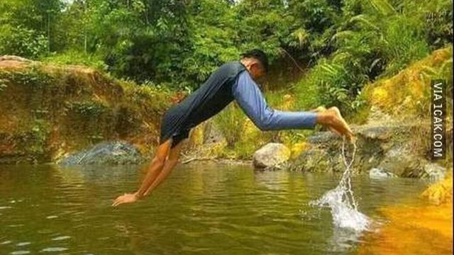 6 Foto Absurd Kepala Orang 'Ngebug' Ini Kelihatan Seram, Kocak
