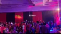 Menuai kontroversi, pesta Ulang Tahun Ketua DPD Partai Gerindra Sultra pada salah satu hotel di Kendari, saat pandemi Covid-19, Jumat (30/10/2020).(Liputan6.com/Ahmad Akbar Fua)