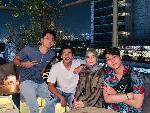 Pernah Bikin Webseries Bareng Ini 6 Potret Dinda Hauw Bersama Anggota The Gabuts Hot Liputan6 Com