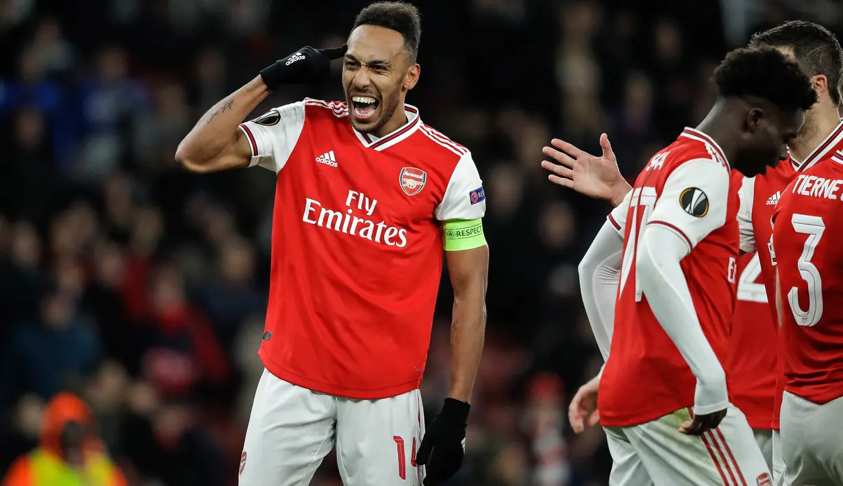Penyerang Arsenal, Pierre-Emerick Aubameyang merayakan gola yang dicetaknya ke gawang Eintracht Frankfurt pada matchday kelima Grup F Liga Europa di Emirates Stadium, London, Kamis (28/11/2019). Arsenal ditaklukkan Eintracht Frankfurt dengan skor 1-2 di kandang mereka sendiri. (AP/Matt Dunham)